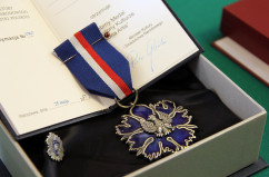 Fotogaleria zawiera zdjęcia z uroczystości wręczenia orderów i odznaczeń państwowych, które w imieniu Prezydenta RP wręczył wojewoda Jarosław Wieczorek w asyście II wicewojewody Mariusza Trepki. Odznaczenia odebrały osoby zasłużone w różnych dziedzinach życia społecznego, działalności  kulturalnej, charytatywnej oraz pracy zawodowej. Uroczystość uświetnił występ orkiestry Komendy Wojewódzkiej Policji w Katowicach oraz artystów Zespołu Pieśni i Tańca Śląsk.