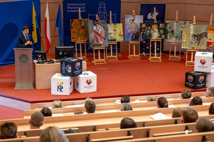 Wojewoda Śląski Marek Wójcik przemawia podczas otwarcia wydarzenia.