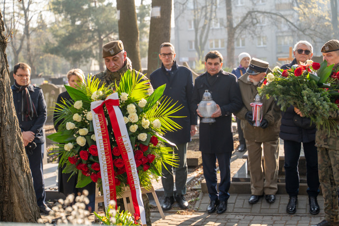 Wojewoda Śląski z innymi uczestnikami podczas wydarzenia.