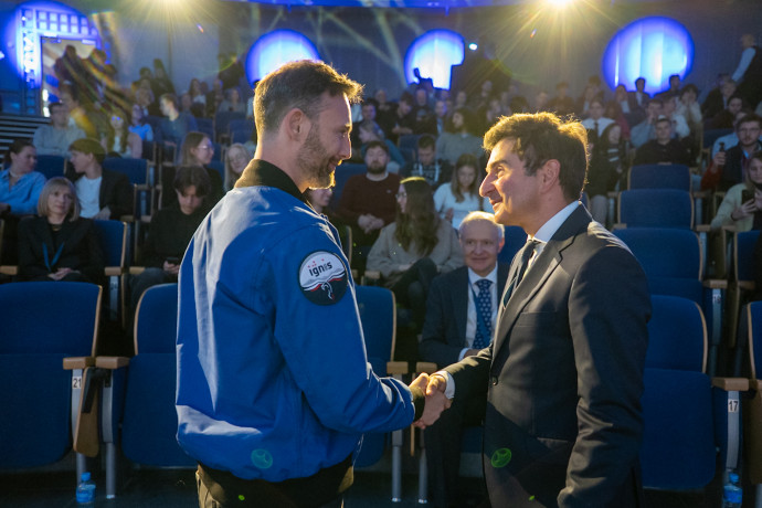 Wojewoda Śląski  na spotkaniu z polskim astronautą Europejskiej Agencji Kosmicznej
