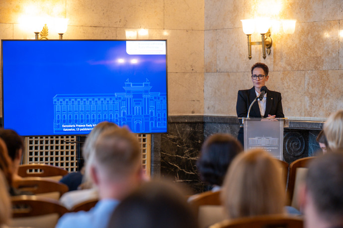 Szefowa Służby Cywilnej przemawia podczas spotkania z pracownikami ŚUW.