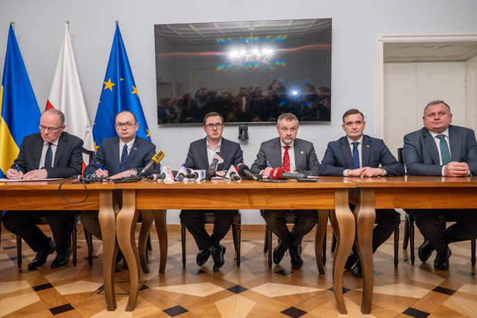 Podpisanie porozumienia.