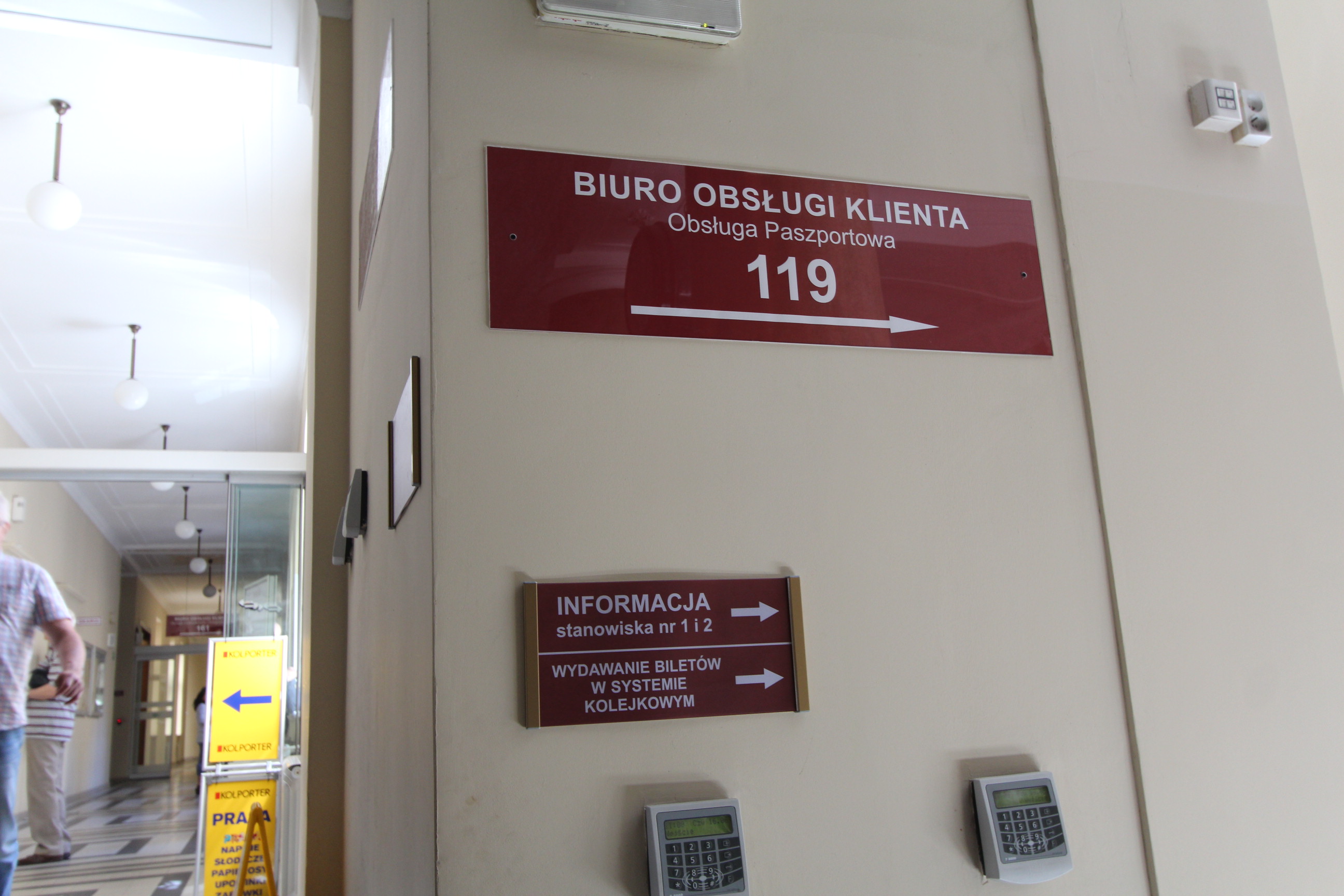 Obrazek przedstawia wejście do Biura Obsługi Klienta od strony ulicy Jagiellońskiej